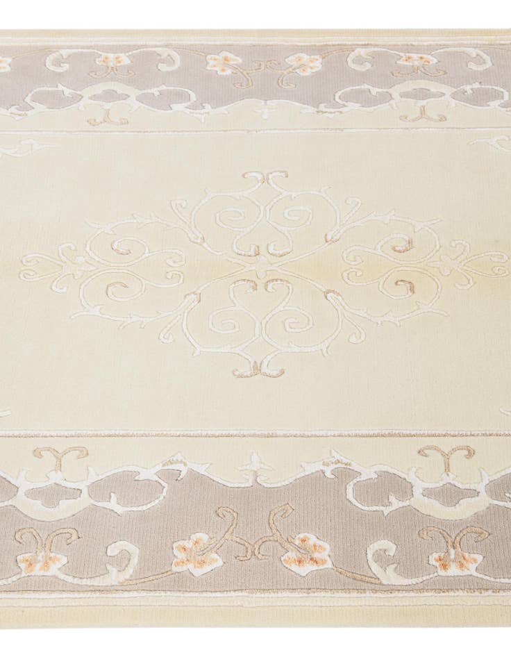 Detail image of 4' 1 x 6'  Hand Knotted Darya Wool Rug