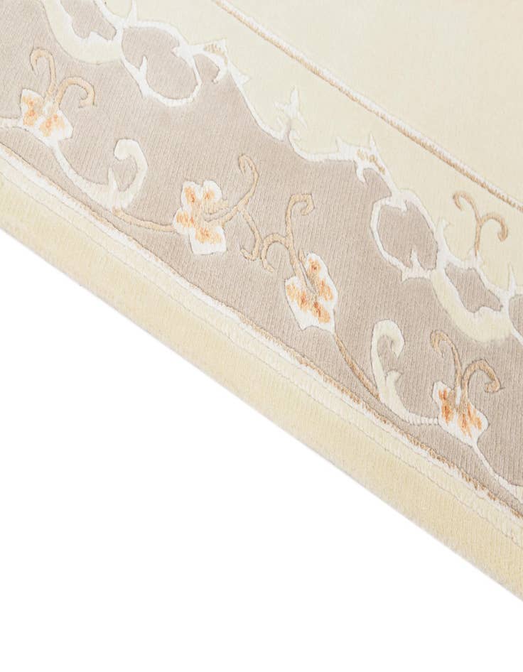 Detail image of 4' 1 x 6'  Hand Knotted Darya Wool Rug