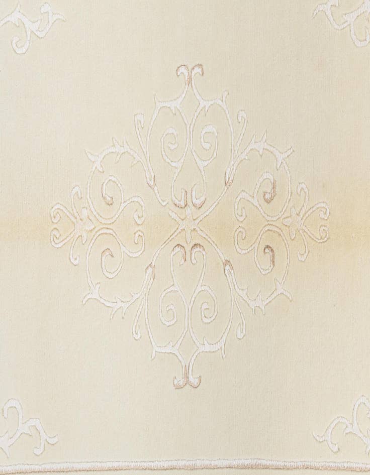 Detail image of 4' 1 x 6'  Hand Knotted Darya Wool Rug