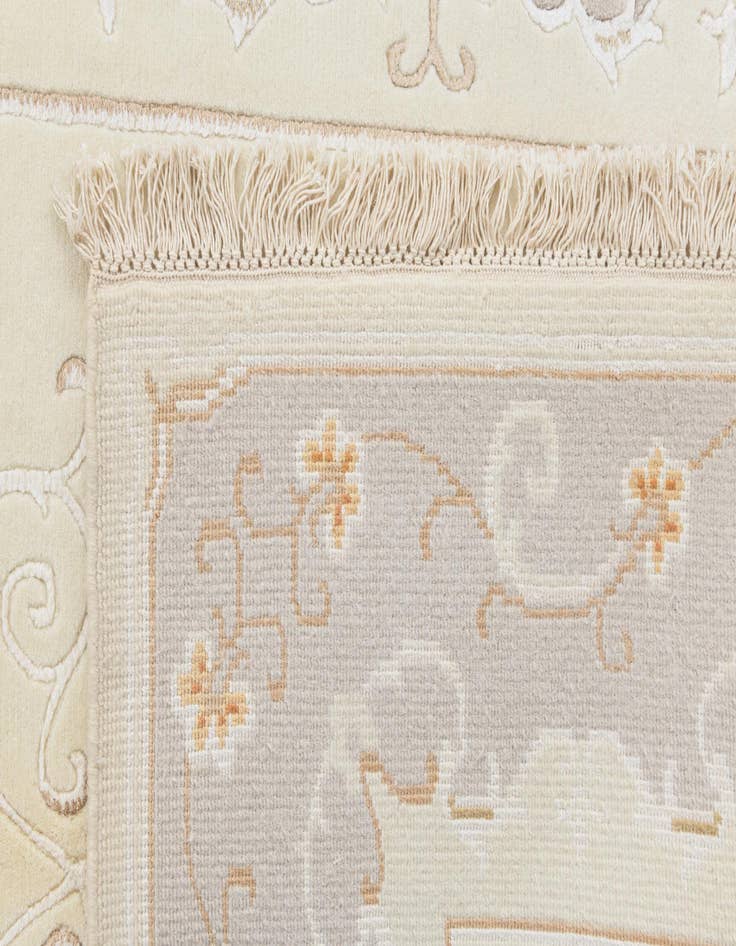 Detail image of 4' 1 x 6'  Hand Knotted Darya Wool Rug