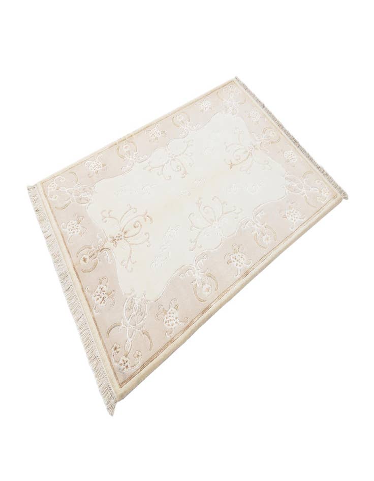 Detail image of 4' 1 x 6' 2  Hand Knotted Darya Rug