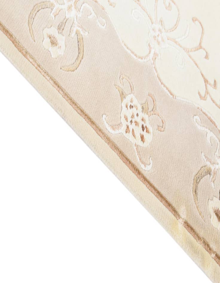 Detail image of 4' 1 x 6' 2  Hand Knotted Darya Rug