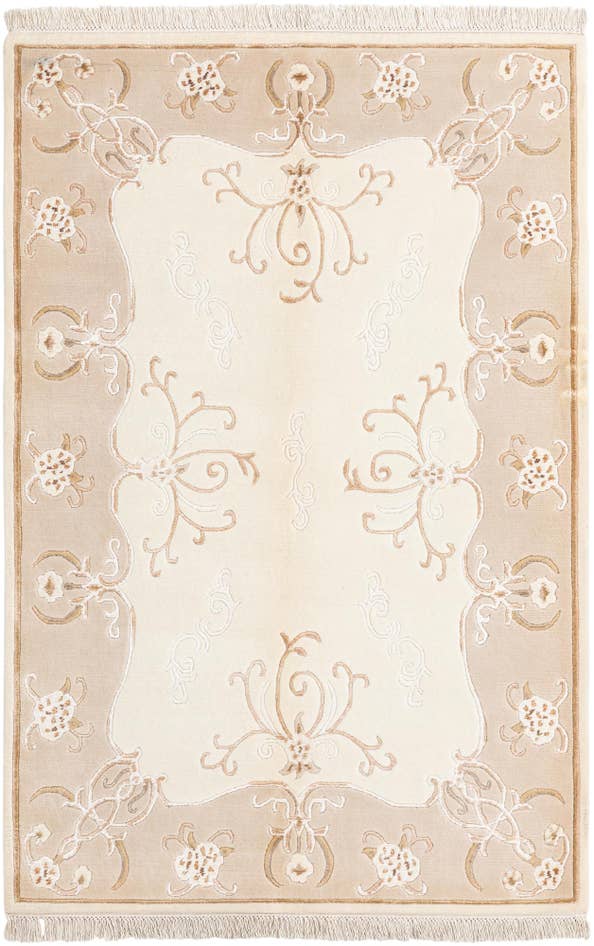Detail image of 4' 1 x 6' 2 Hand Knotted Darya Rug