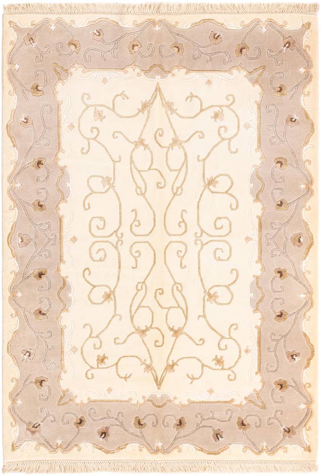 Detail image of 4' 2 x 5' 11 Hand Knotted Darya Rug