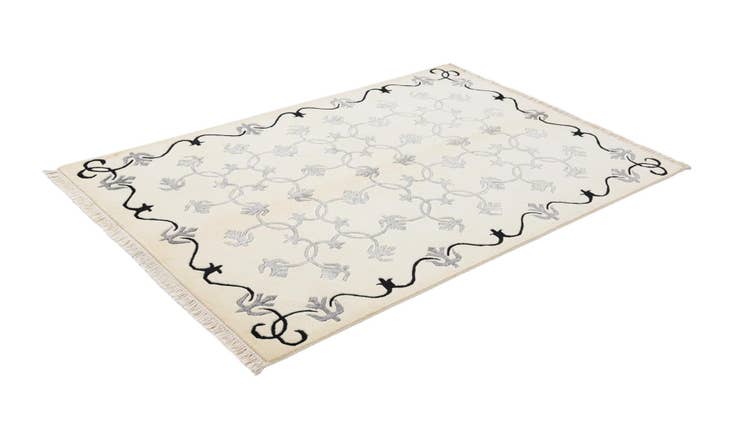 Detail image of 4' x 5' 11 Hand Knotted Darya Wool Rug