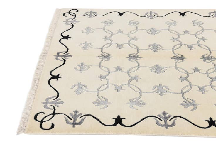 Detail image of 4' x 5' 11 Hand Knotted Darya Wool Rug