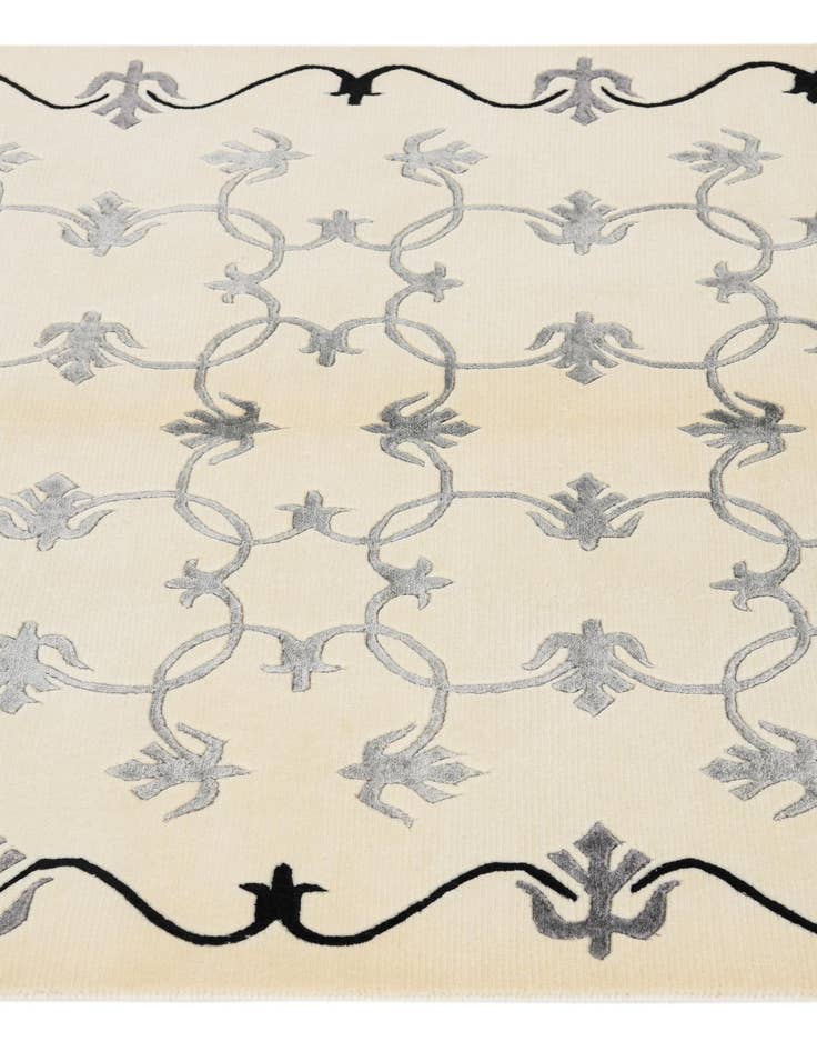 Detail image of 4' x 5' 11  Hand Knotted Darya Wool Rug