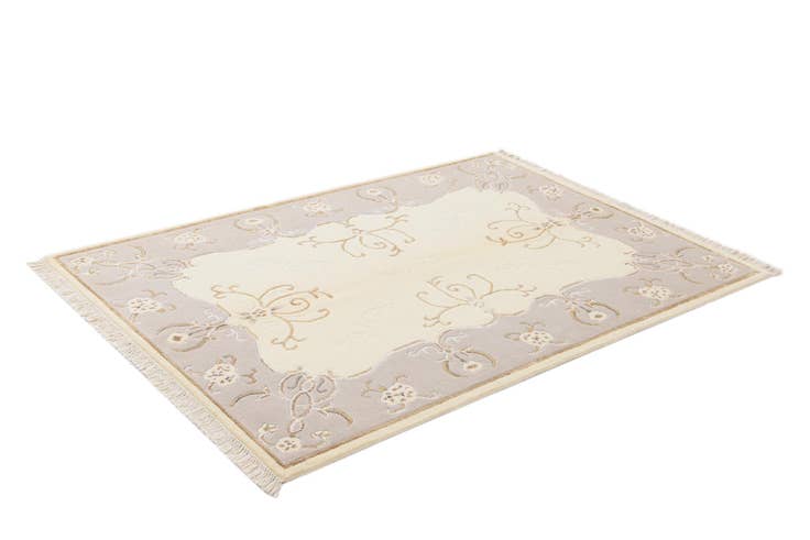 Detail image of 4' 2 x 5' 10 Hand Knotted Darya Wool Rug