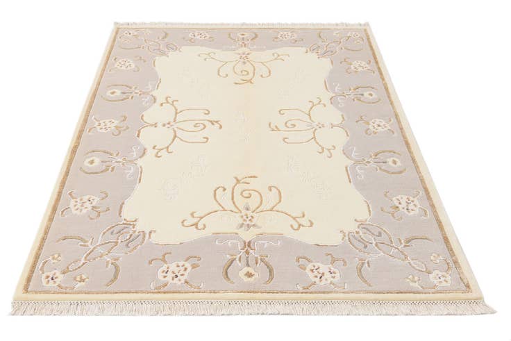 Detail image of 4' 2 x 5' 10 Hand Knotted Darya Wool Rug