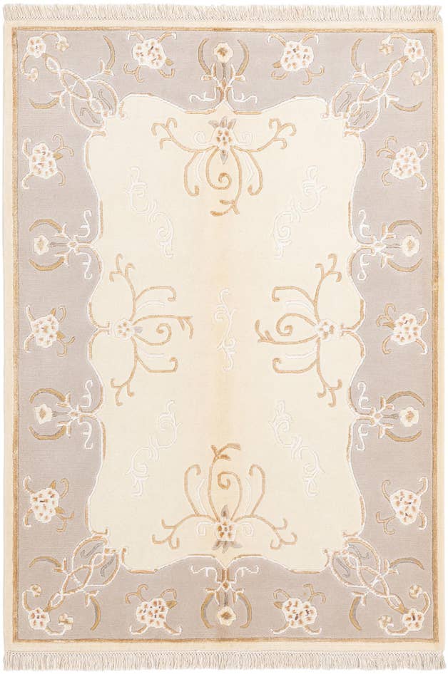 Detail image of 4' 2 x 5' 10 Hand Knotted Darya Wool Rug