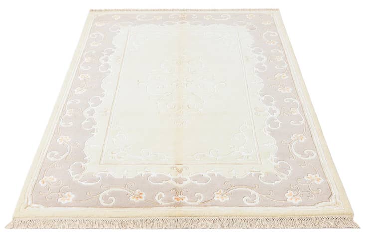 Detail image of 4' x 5' 10 Hand Knotted Darya Wool Rug