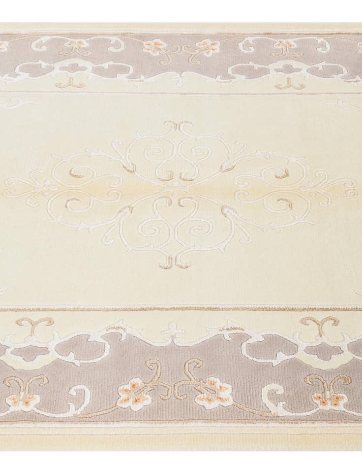 Detail image of 4' x 5' 10 Hand Knotted Darya Wool Rug