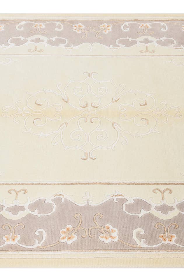 Detail image of 4' x 5' 10 Hand Knotted Darya Wool Rug