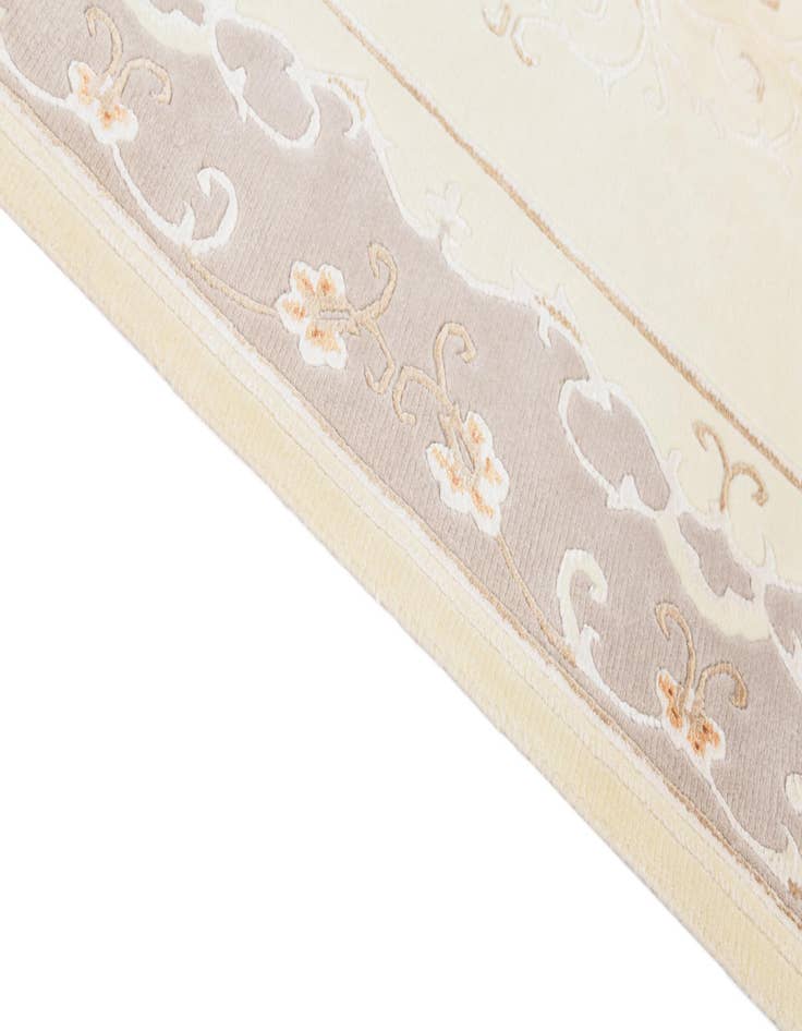 Detail image of 4' x 5' 10  Hand Knotted Darya Wool Rug