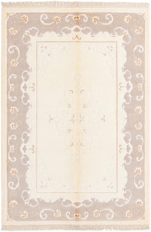 Detail image of 4' x 5' 10 Hand Knotted Darya Wool Rug