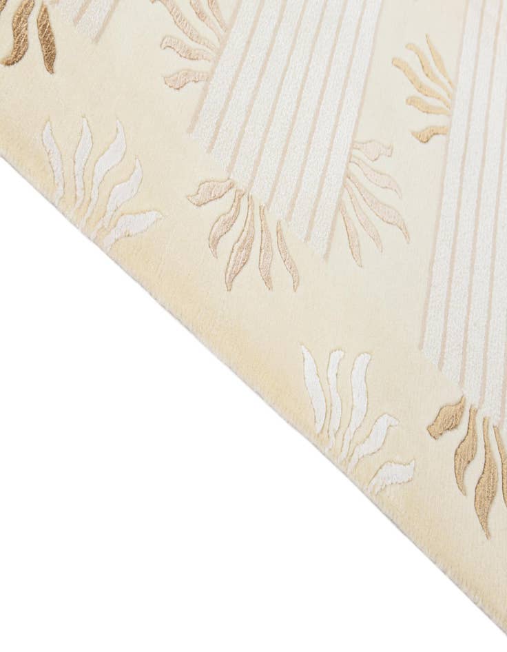 Detail image of 4' 1 x 6'  Hand Knotted Darya Wool Rug