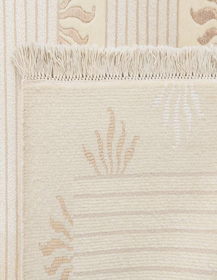 Detail image of 4' 1 x 6'  Hand Knotted Darya Wool Rug