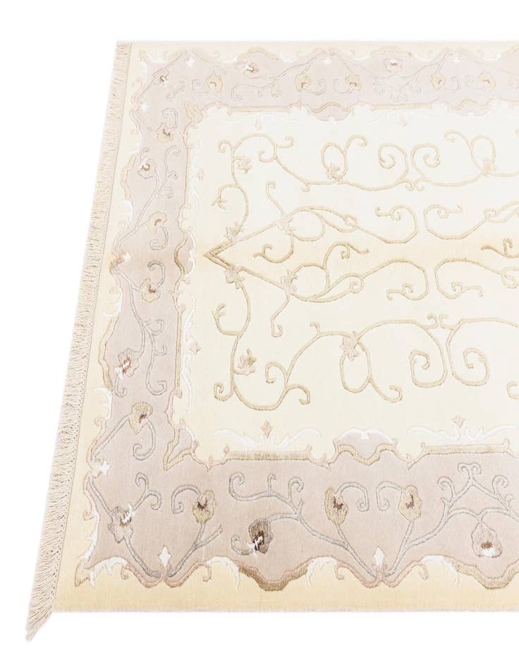 Detail image of 4' 2 x 5' 11  Hand Knotted Darya Wool Rug