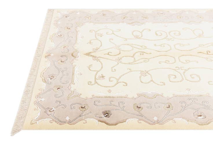 Detail image of 4' 2 x 5' 11 Hand Knotted Darya Wool Rug