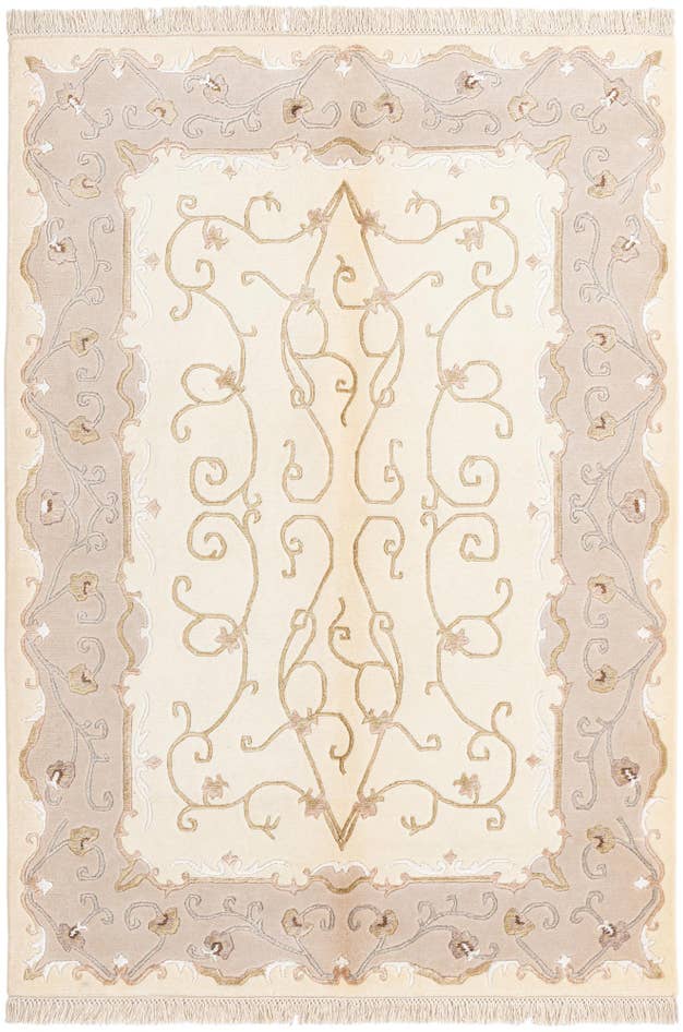 Detail image of 4' 2 x 5' 11 Hand Knotted Darya Wool Rug