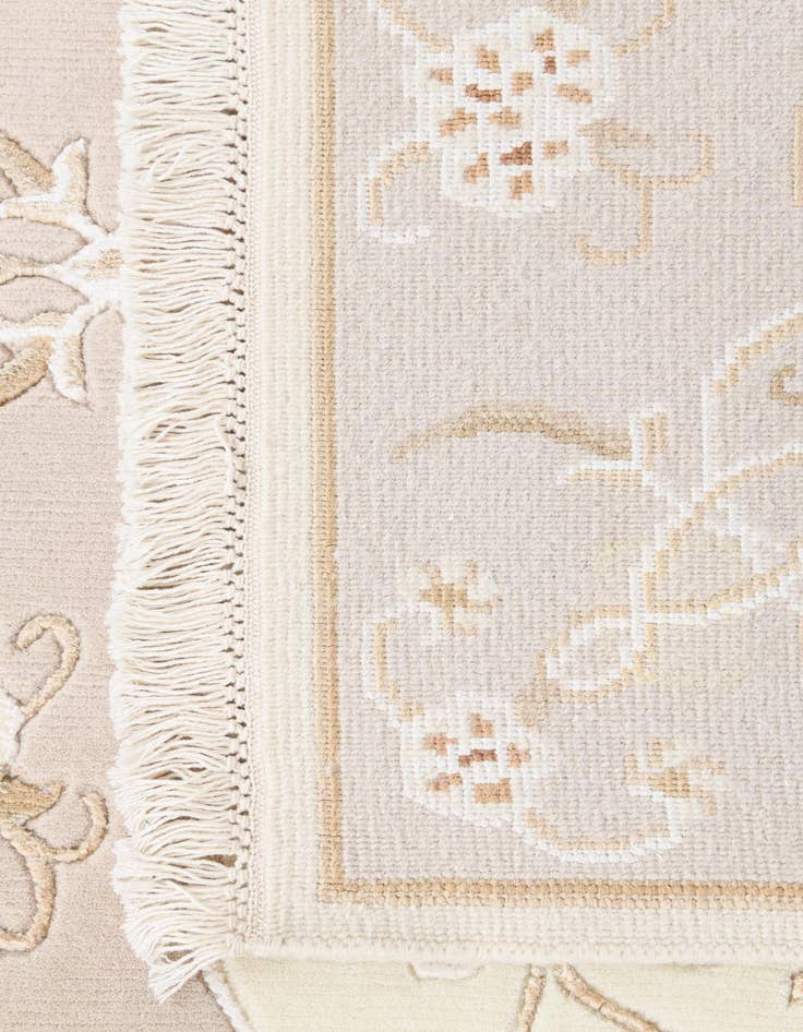 Detail image of 3' 11 x 5' 11  Hand Knotted Darya Wool Rug