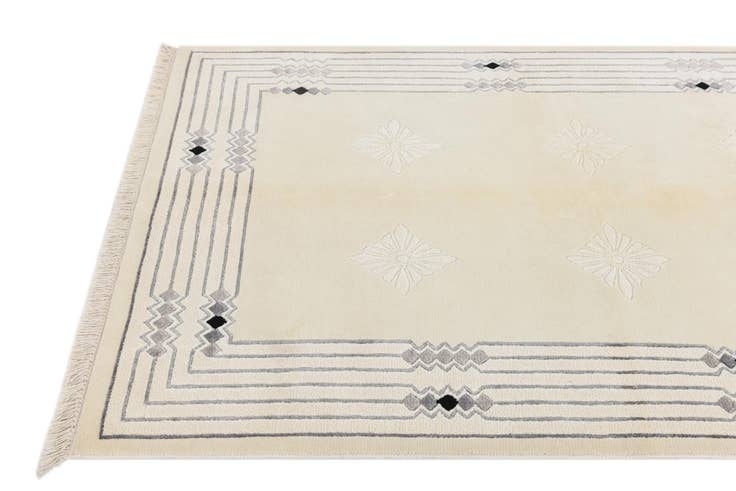 Detail image of 3' 11 x 5' 11 Hand Knotted Darya Wool Rug