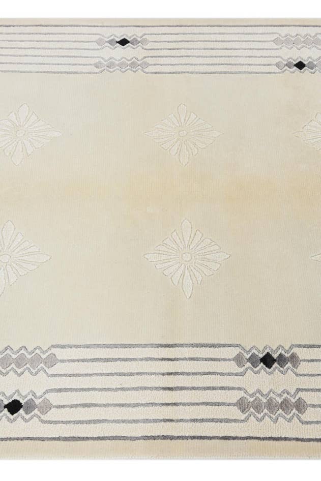 Detail image of 3' 11 x 5' 11 Hand Knotted Darya Wool Rug