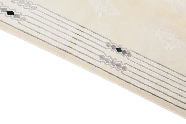 Detail image of 3' 11 x 5' 11 Hand Knotted Darya Wool Rug