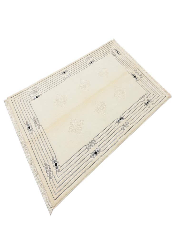 Detail image of 3' 11 x 6' 1  Hand Knotted Darya Wool Rug