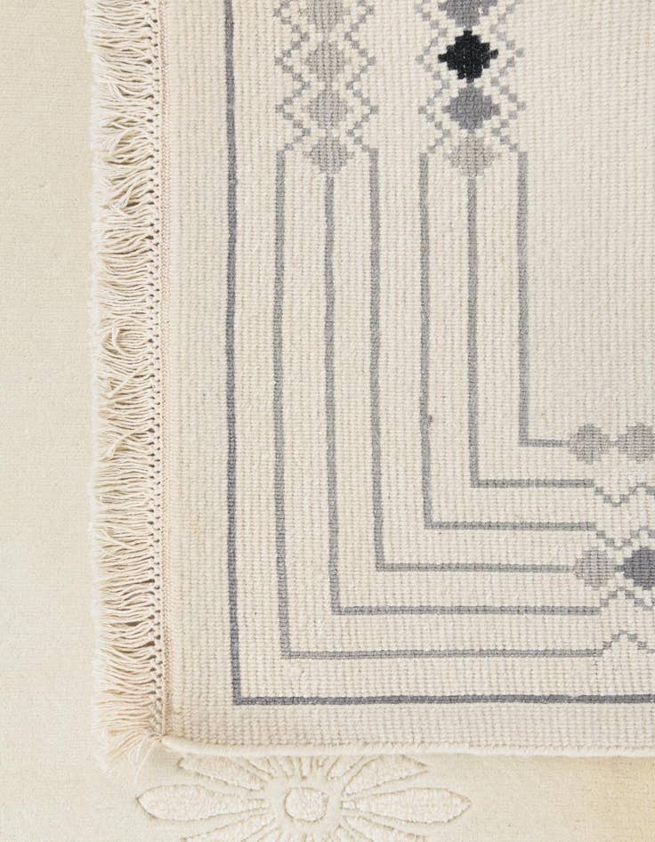 Detail image of 3' 11 x 6' 1  Hand Knotted Darya Wool Rug