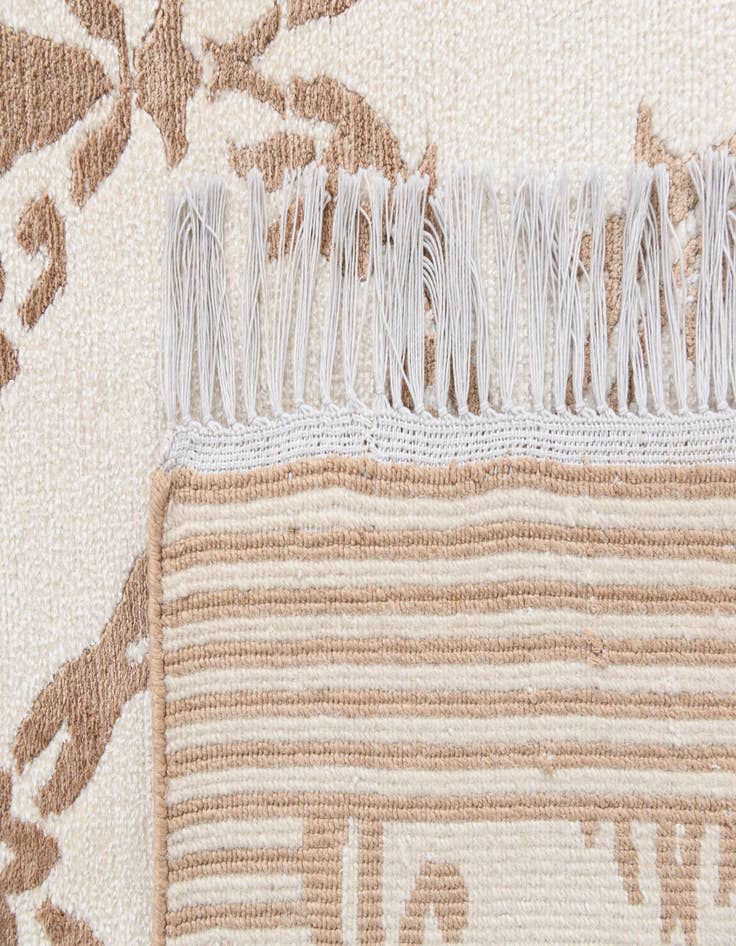 Detail image of 5' 9 x 8' 4  Hand Knotted Darya Wool Rug