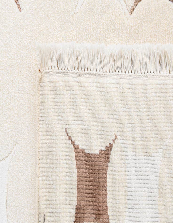 Detail image of 5' 5 x 8'  Hand Knotted Darya Wool Rug