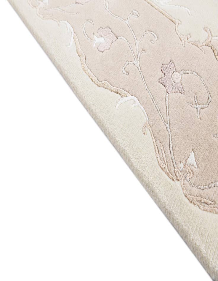 Detail image of 4' 11 x 6' 9 Darya Rug