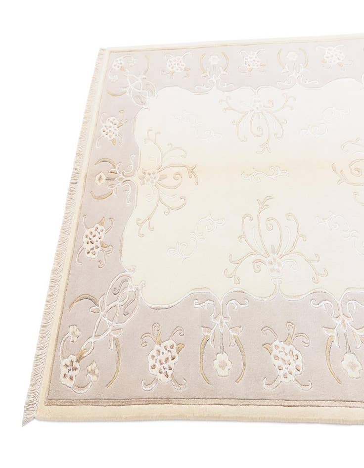 Detail image of 4' 11 x 6' 7 Darya Rug