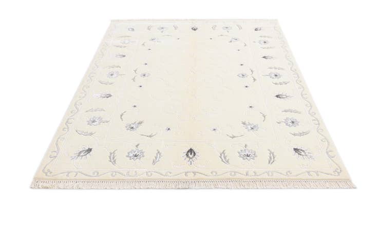 Detail image of 4' 11 x 6' 7 Hand Knotted Darya Wool Rug