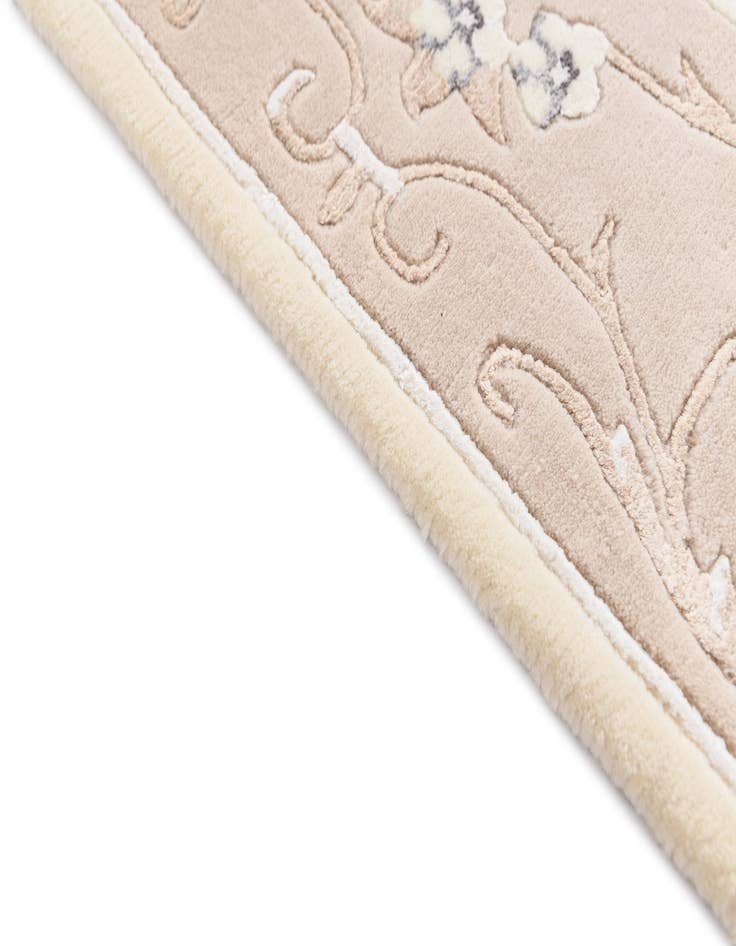 Detail image of 2' 9 x 4' 10  Hand Knotted Darya Wool Rug