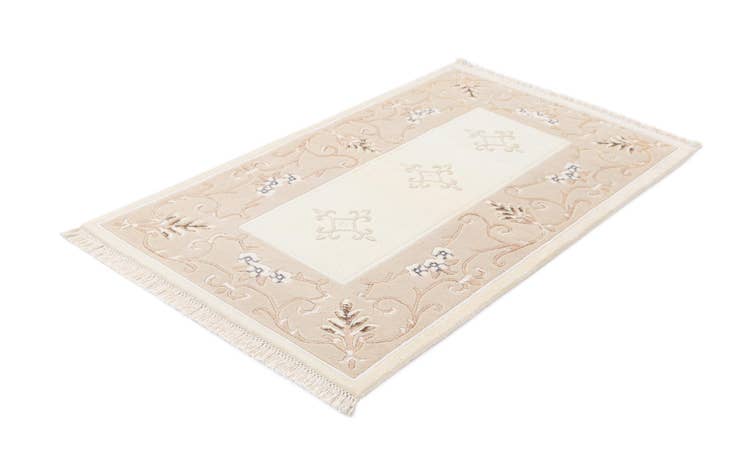 Detail image of 2' 8 x 4' 8 Hand Knotted Darya Wool Rug