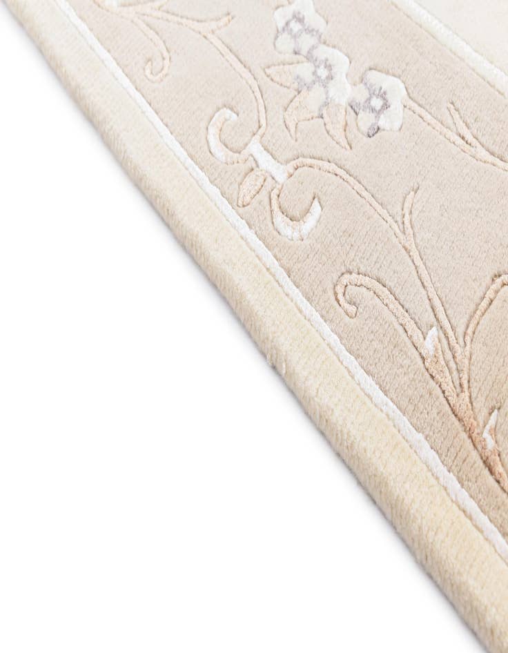 Detail image of 2' 8 x 4' 8  Hand Knotted Darya Wool Rug