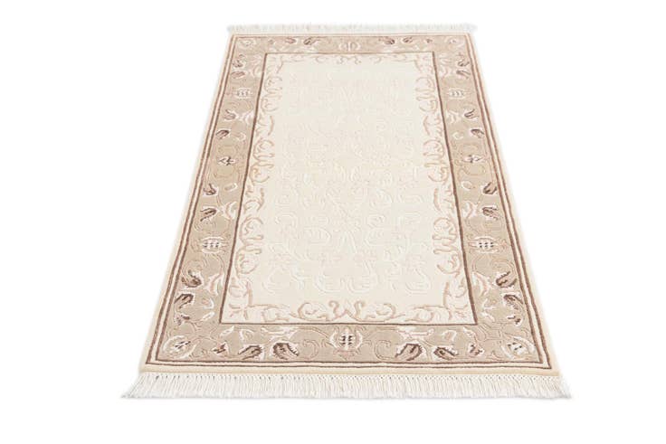 Detail image of 2' 7 x 4' 11 Hand Knotted Darya Wool Rug