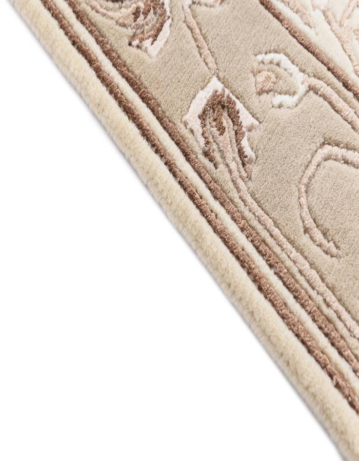 Detail image of 2' 7 x 4' 11  Hand Knotted Darya Wool Rug