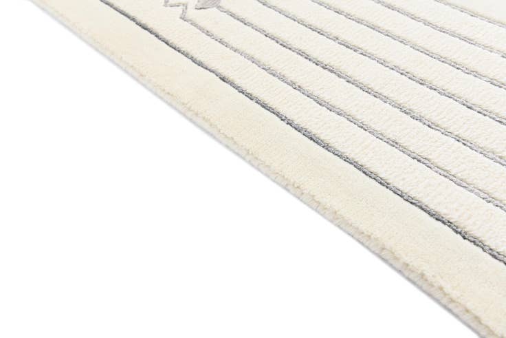 Detail image of 4' 8 x 6' 8 Hand Knotted Darya Wool Rug