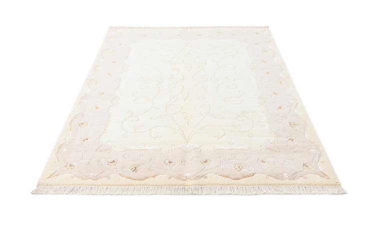 Detail image of 4' 11 x 6' 7 Hand Knotted Darya Wool Rug