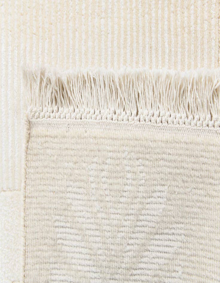 Detail image of 4' 11 x 6' 8  Hand Knotted Darya Wool Rug