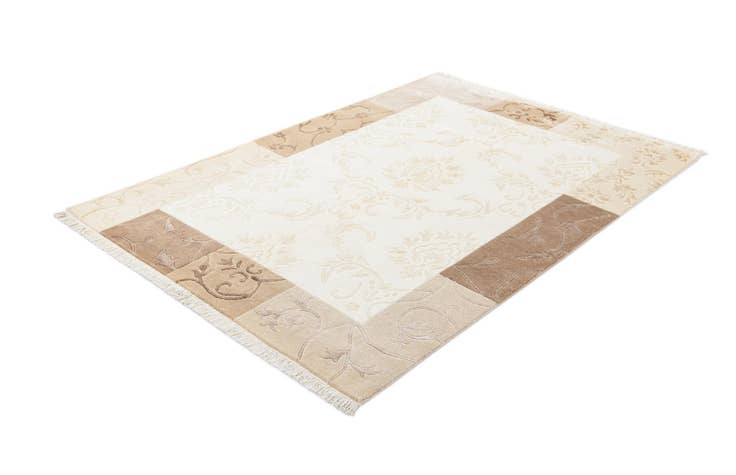 Detail image of 4' 8 x 6' 9 Hand Knotted Darya Wool Rug