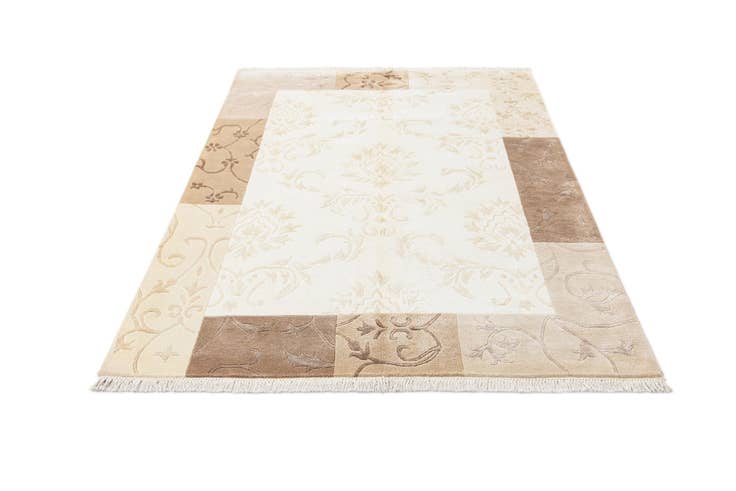 Detail image of 4' 8 x 6' 9 Hand Knotted Darya Wool Rug