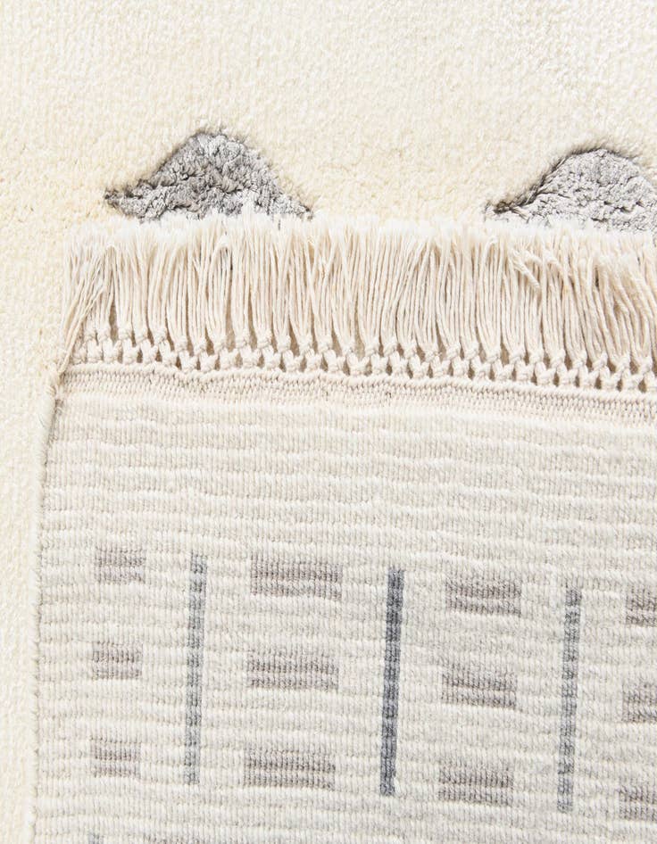 Detail image of 4' 10 x 6' 8  Hand Knotted Darya Wool Rug