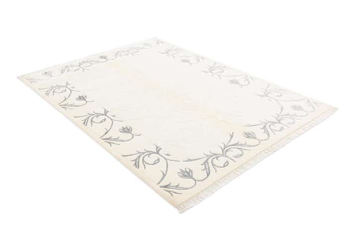 4' 11 x 6' 7 Darya Rug