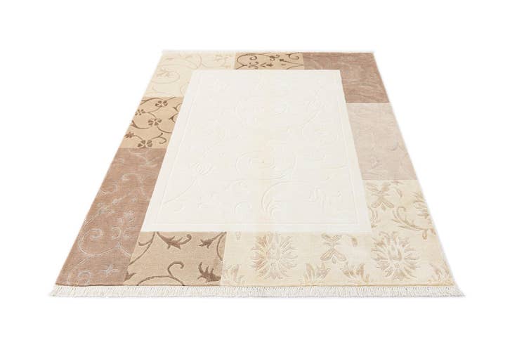 Detail image of 4' 7 x 6' 8 Darya Rug