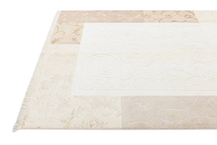 Detail image of 4' 7 x 6' 8 Darya Rug