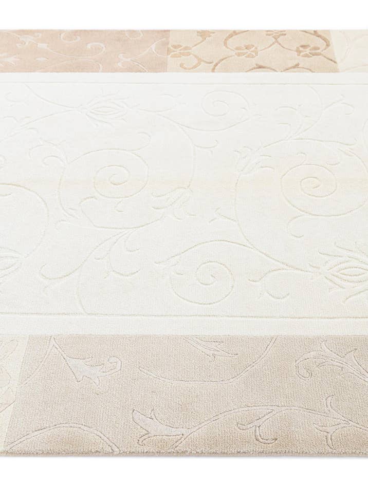 Detail image of 4' 7 x 6' 8 Darya Rug